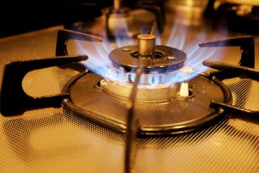 フライパンの底が丸く変形してしまったけど、直せる？鍋メーカーがお伝えする対策を紹介！