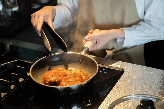 料理好きに選ばれる理由がある！フジノスのフライパンが愛されるワケ