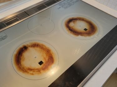 【実際に使ってみた】IHトッププレートの焦げ落としにも使える！？ステンレスクリーナーの裏ワザをご紹介