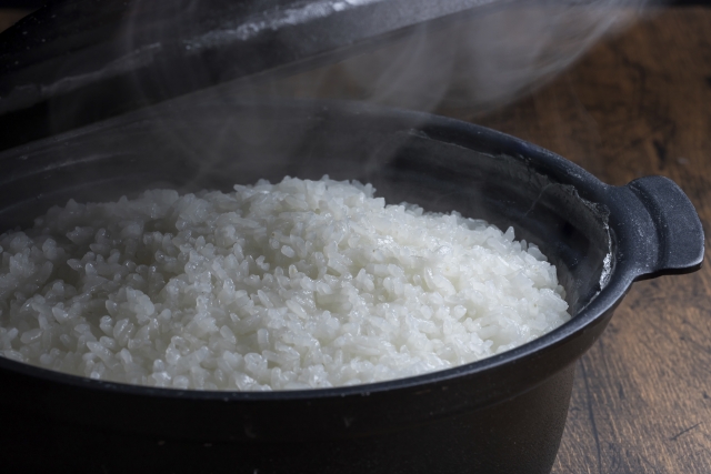 鍋でご飯を炊くコツは、浸水・水加減・火加減！