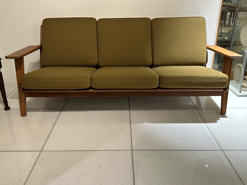 2年ぶりの入荷　Hans J.Wegner（ハンス・ウェグナー）ヴィンテージGE290-3シーター！