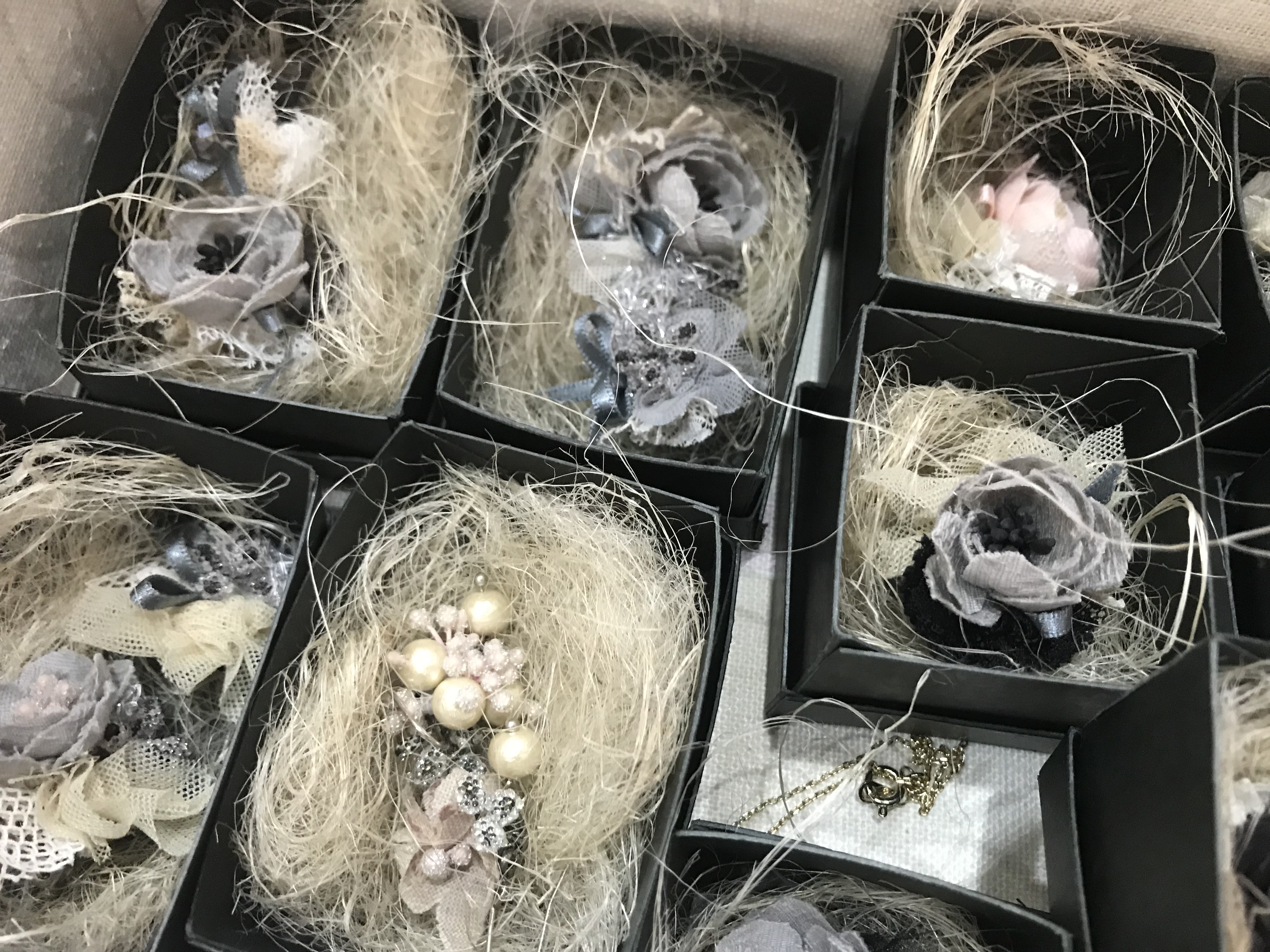 本日もSALE開催中♩布花のアクセサリーご好評頂いてます♡