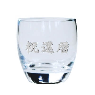 海外で人気上昇の日本酒。グラスに名入れ。