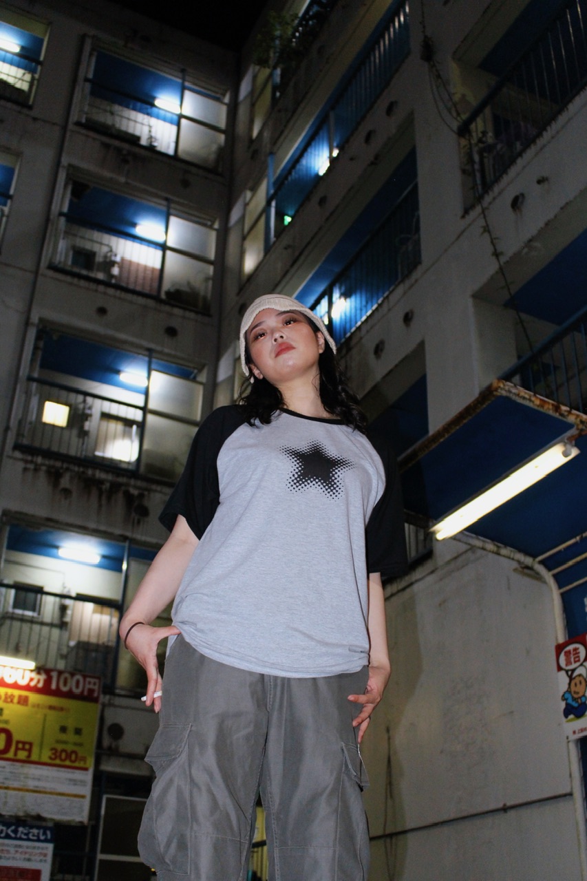 Y2Kっぽさが光るラグランTシャツ!