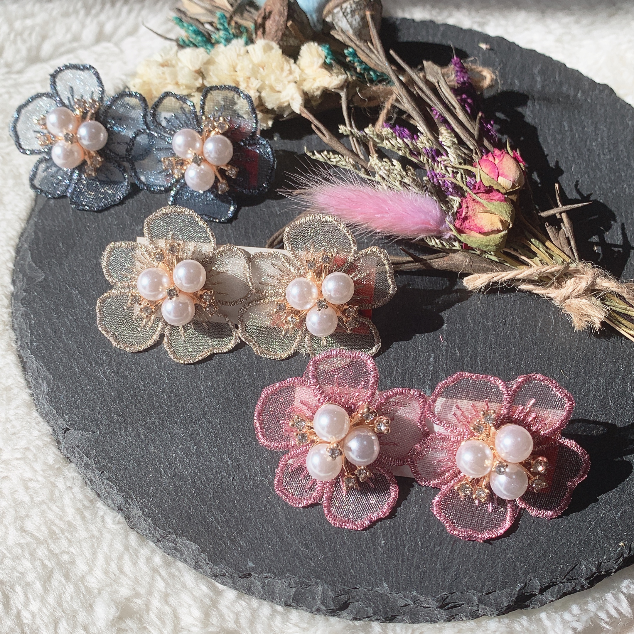 ꫛꫀꪝ✧‧˚  刺繍お花ピアス