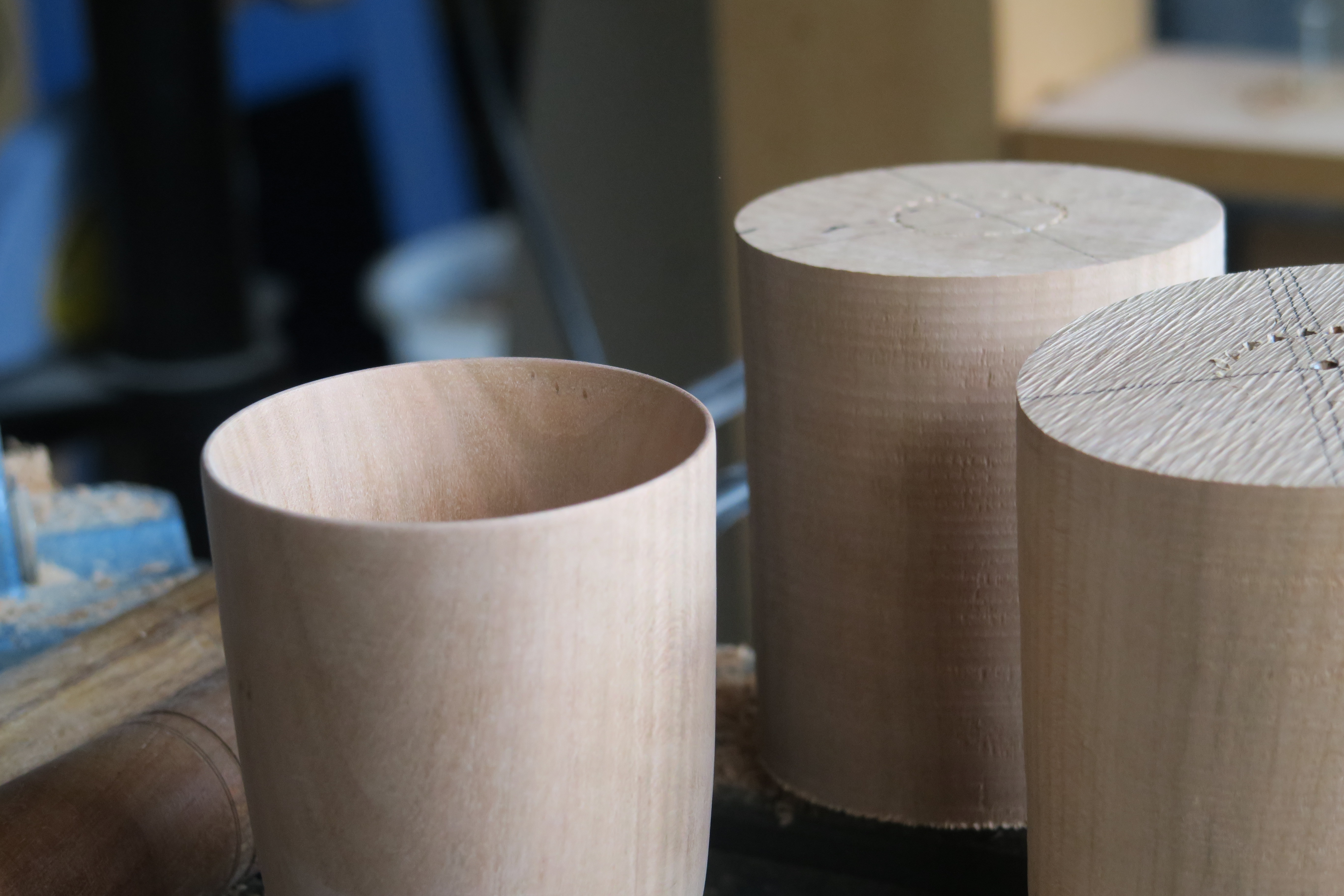 木のカップの製作開始
