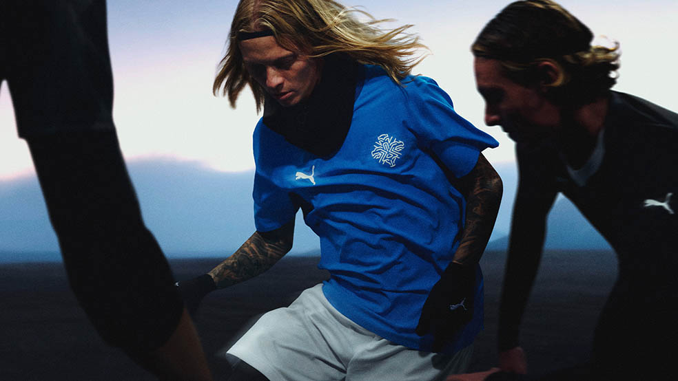 深いブルーが印象的！プーマが手がけるサッカー・アイスランド代表の新ホーム用ユニフォーム発表！