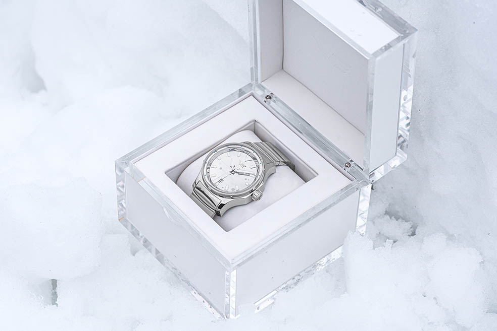 鏡面仕上げが美しい、氷河モチーフの腕時計 | リトアニア発ブランドの新作モデルが発売！