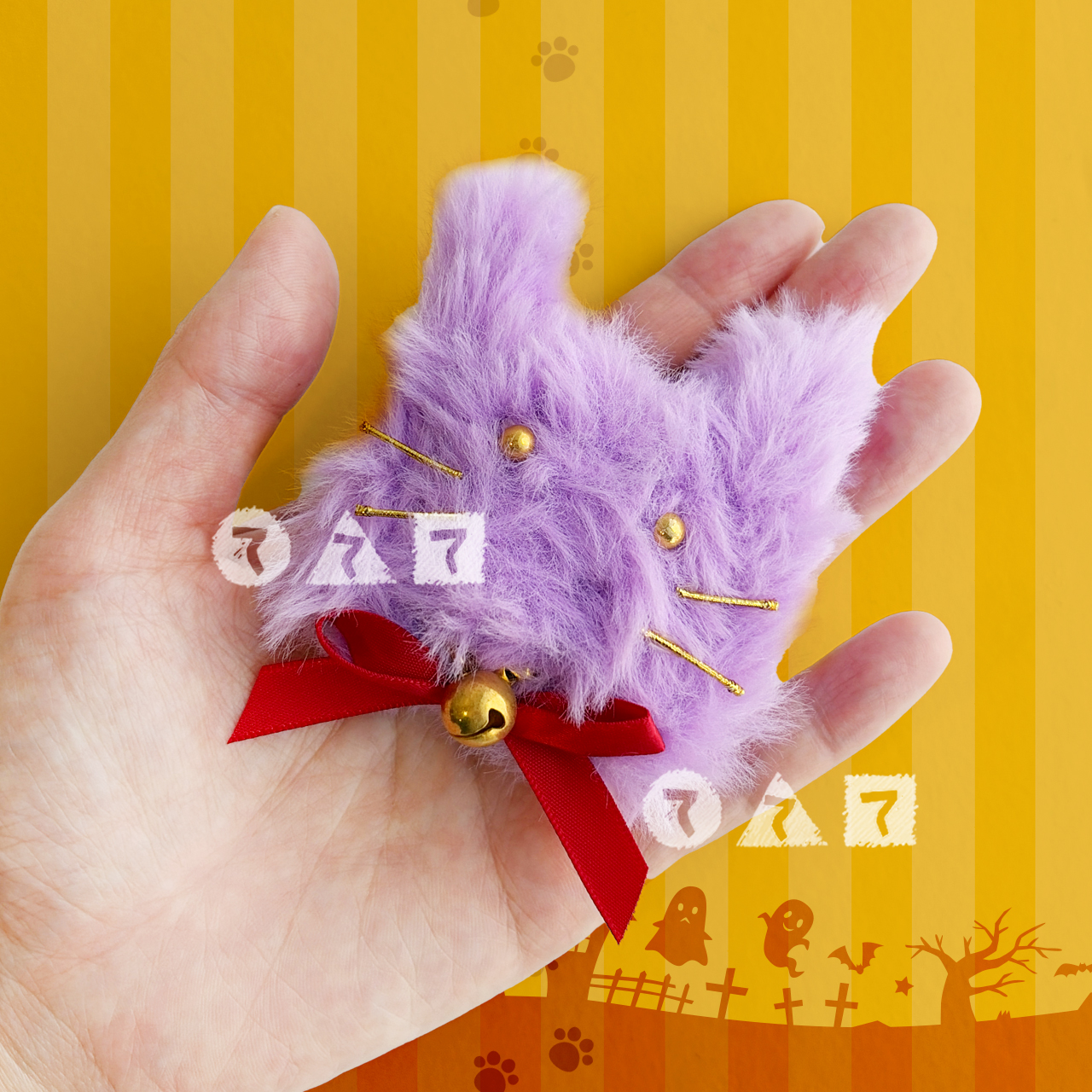 金色の目が怪しく輝く…！ハロウィンキャットブローチ
