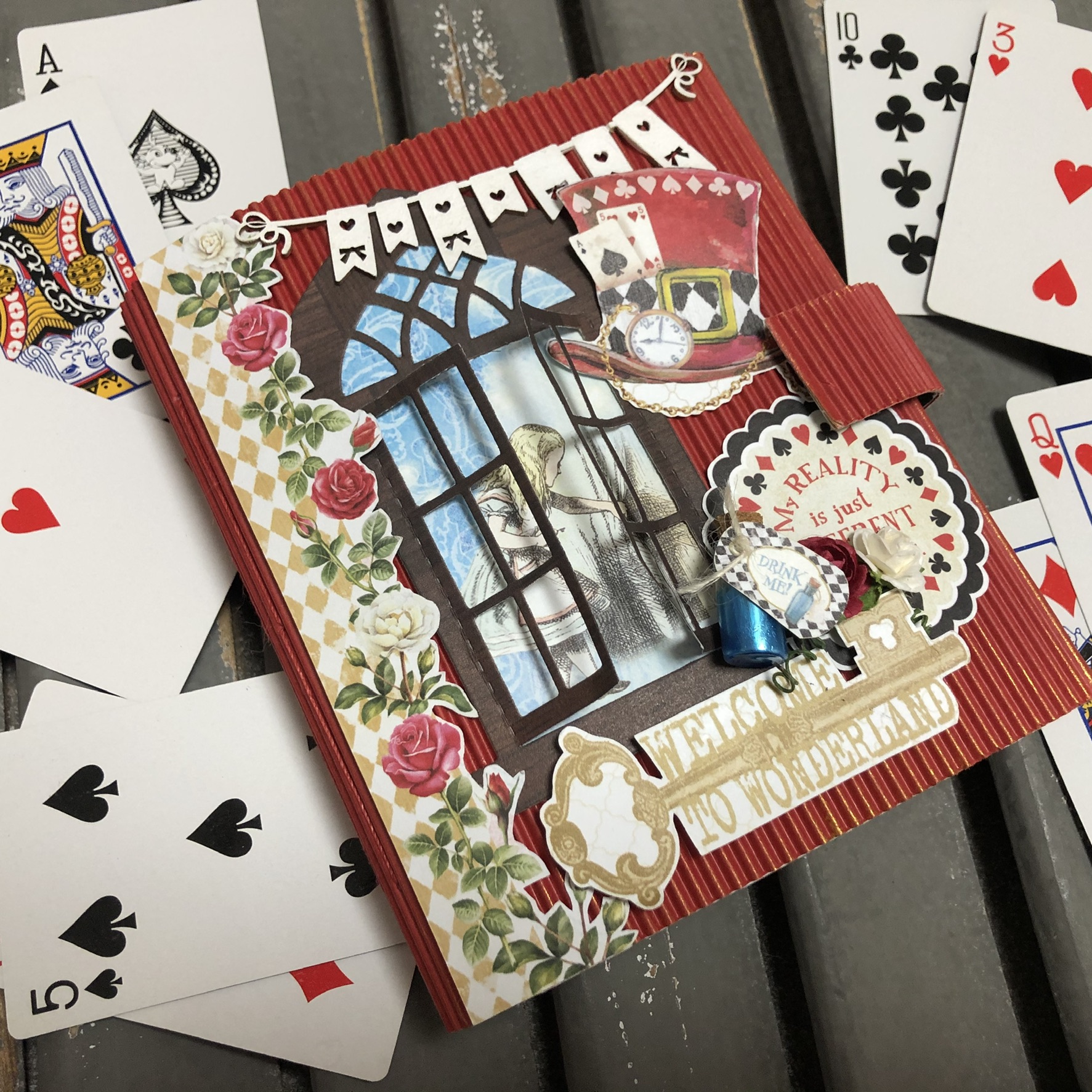 アリスのミニブック、本日発売です