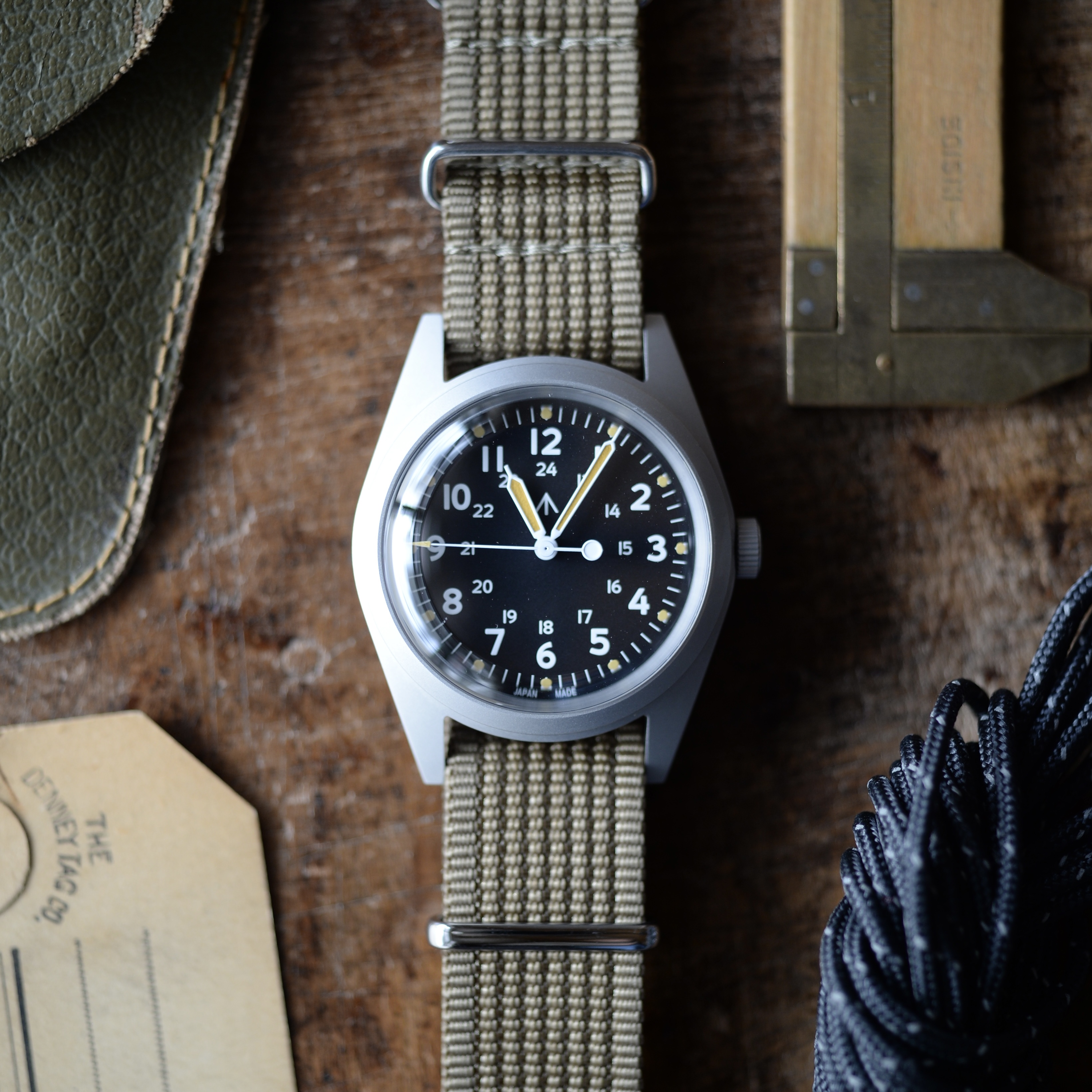 小さな違和感から生まれた、現代のフィールドウォッチ-HOWL002