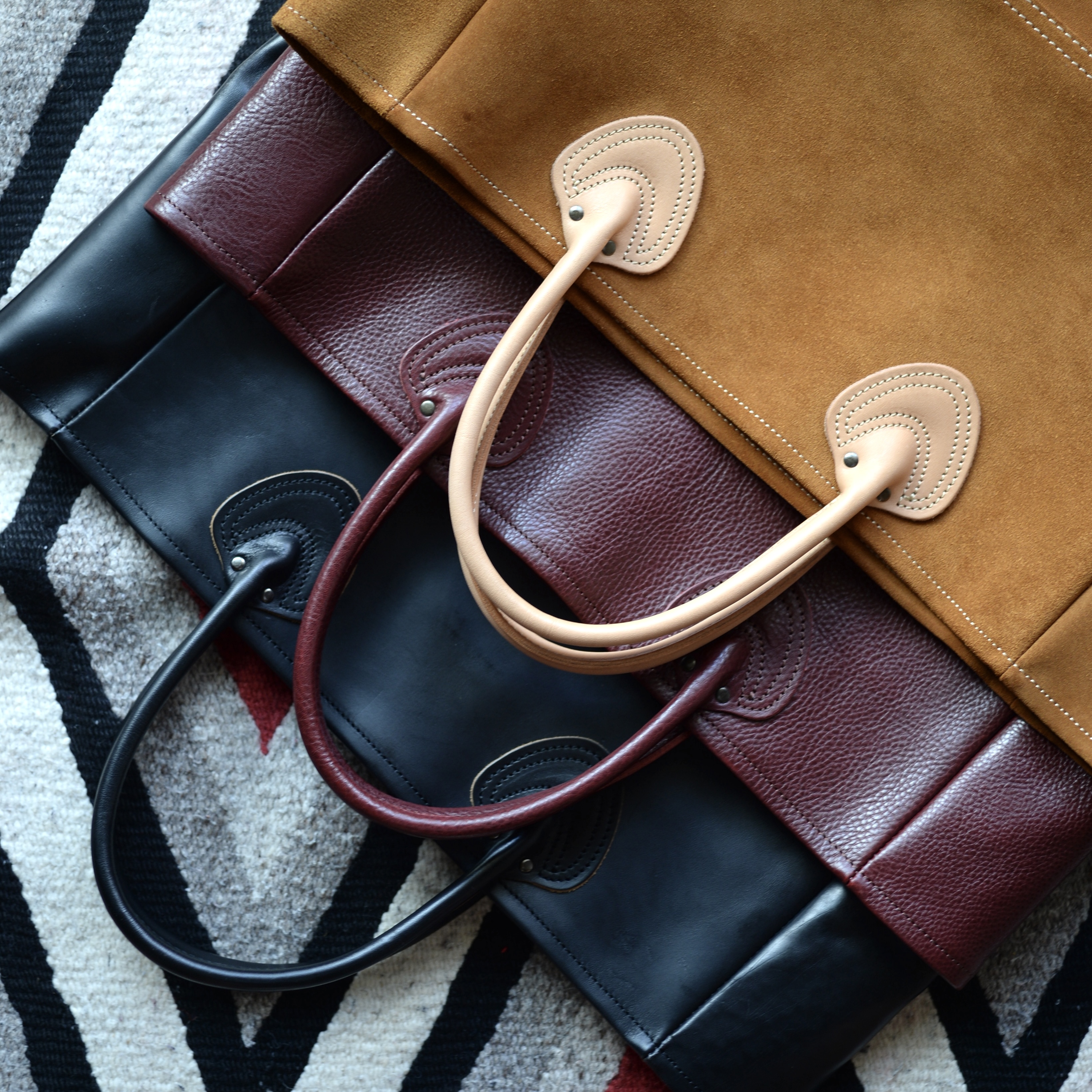 "2024 Resale OLD CARRY TOTE"