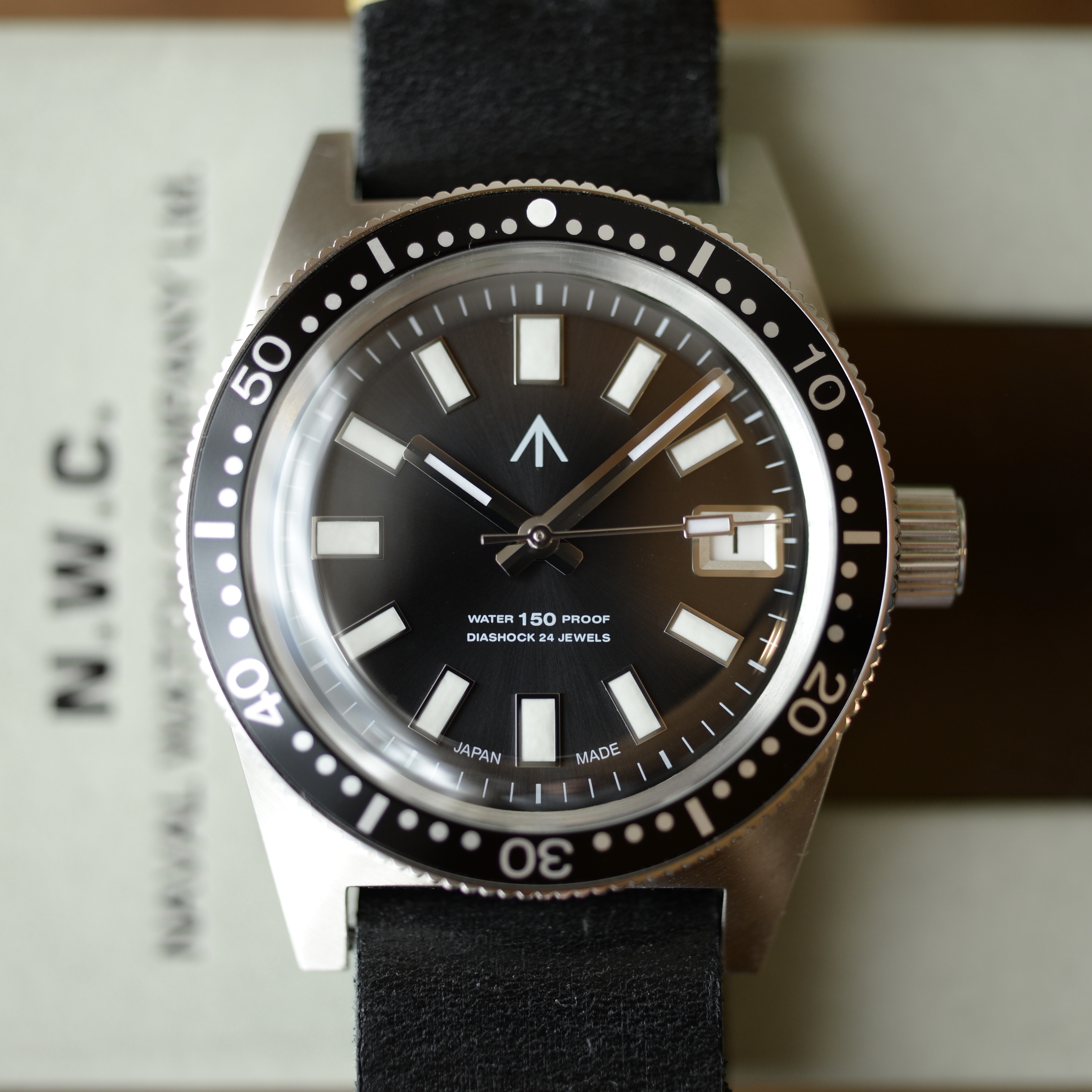 "NAVAL WATCH Collaboration Divers Watch HOWL 001"