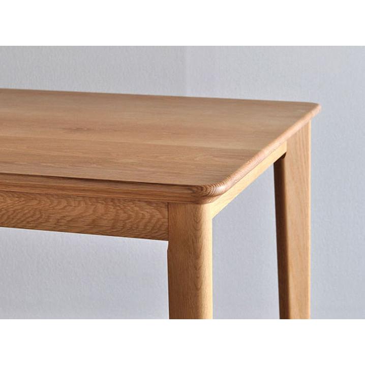 オーク材の家具、その魅力とは？