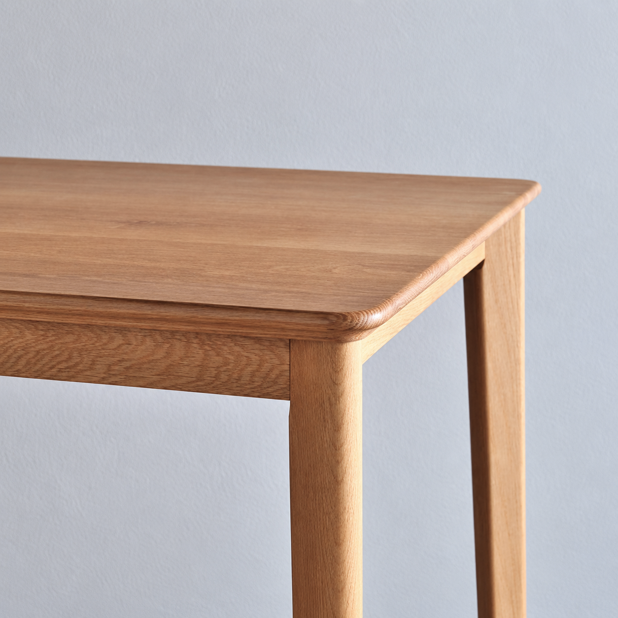 オーク材の家具、その魅力とは？