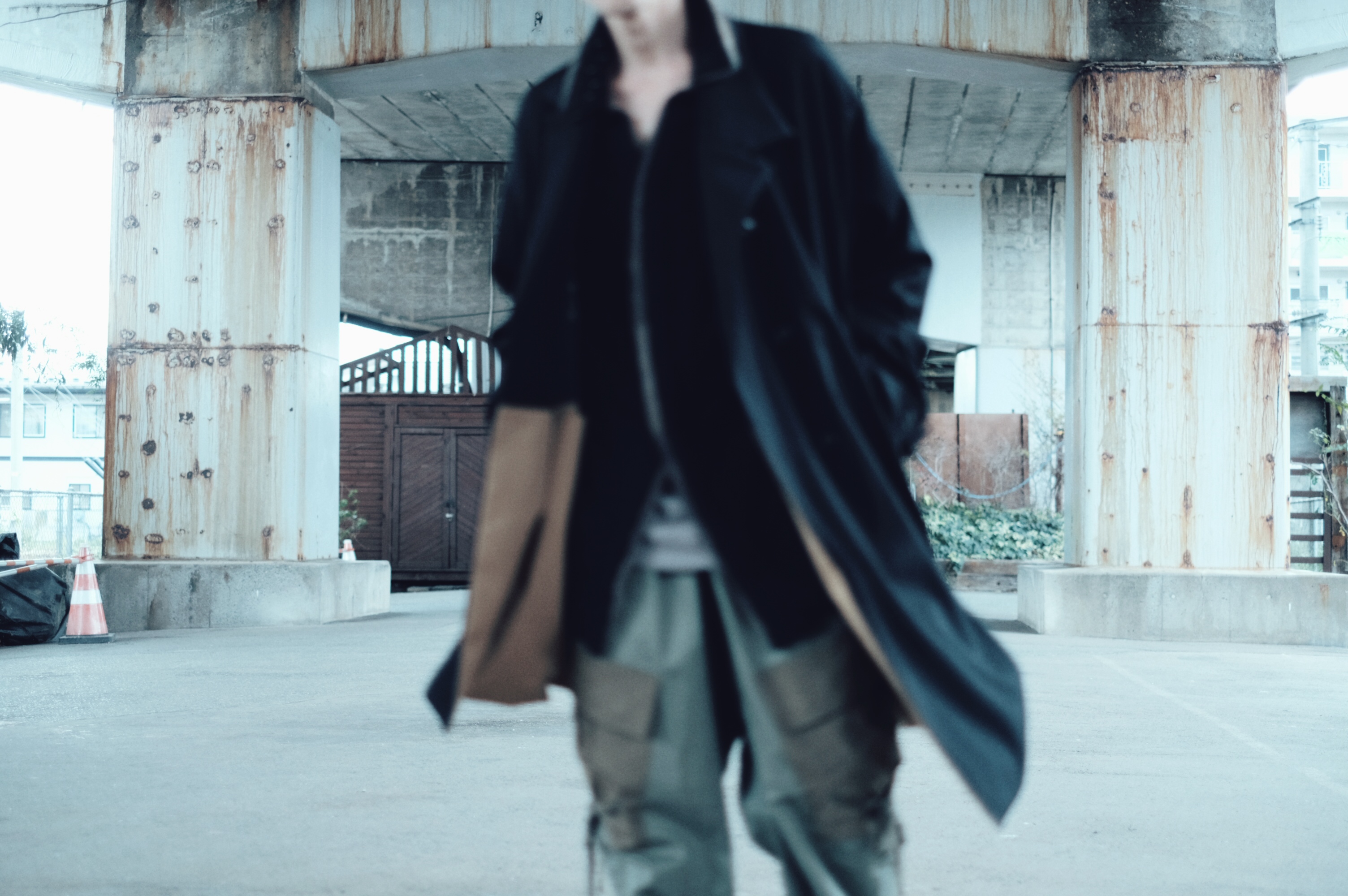 いつの日か、苔生す庭の紅葉の下で呑みましょう。