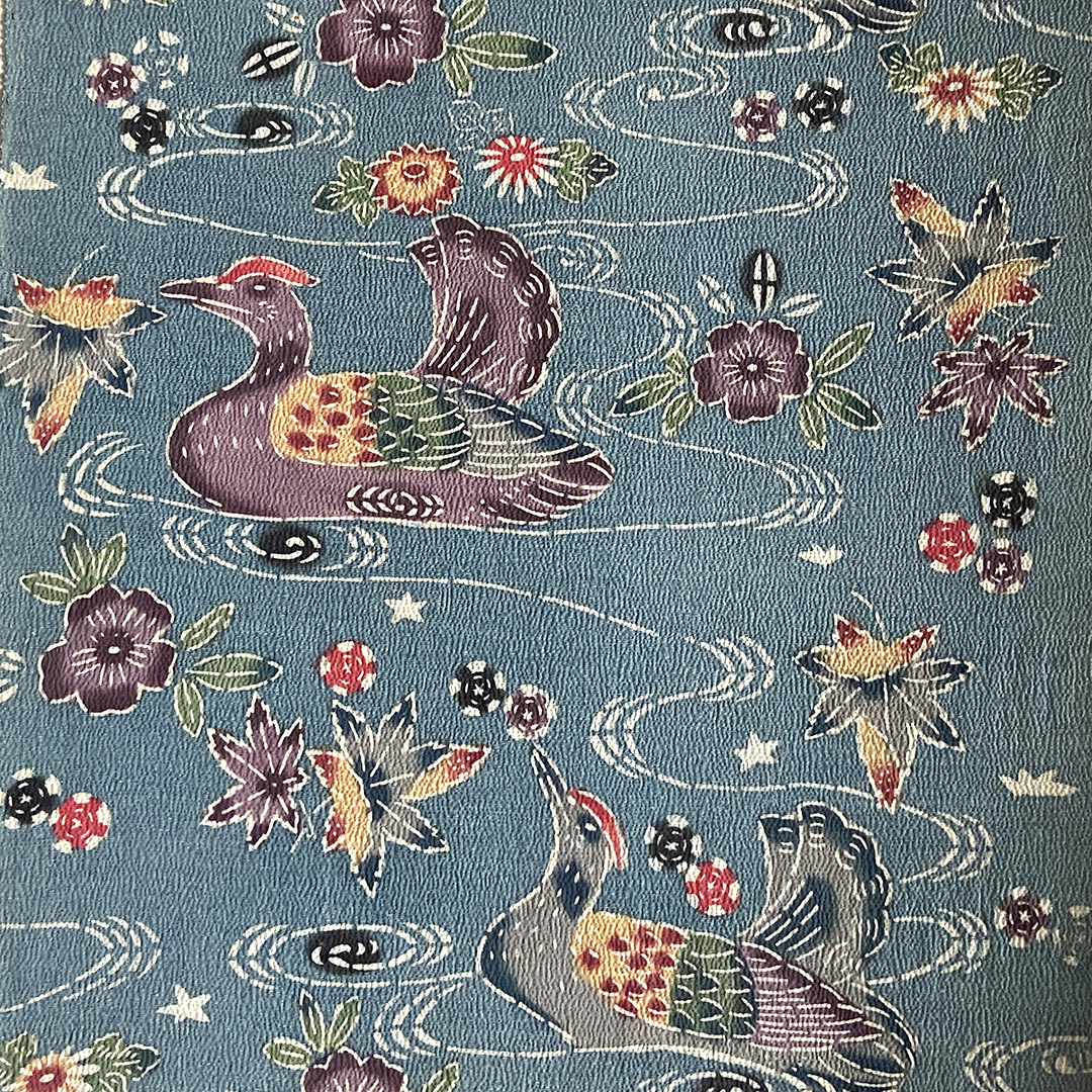 琉球紅型の色見本を見て、色も形もなんとも言えず、ほっこり幸せな気持ちになりました。
