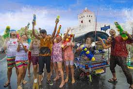 夏だ！祭りだ！水祭りだ　カンボジアの水祭りが気になる件
