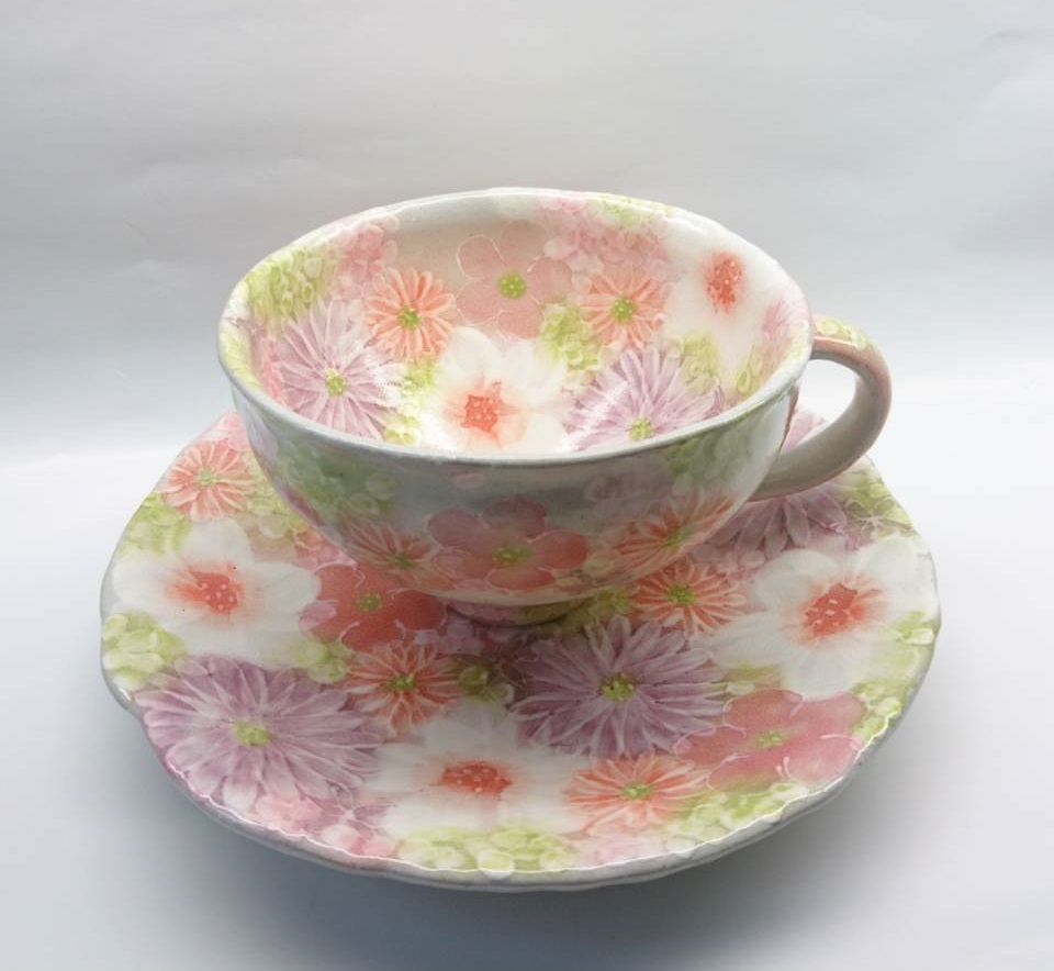 工房ゆずりは綺麗なピンクの紅彩花雅カップ&ソーサー入荷　母の日贈り物におすすめ