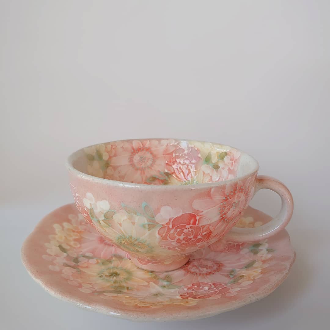 工房ゆずりは薔薇とオレンジピンクがとても綺麗な紅彩優花カップ&ソーサー