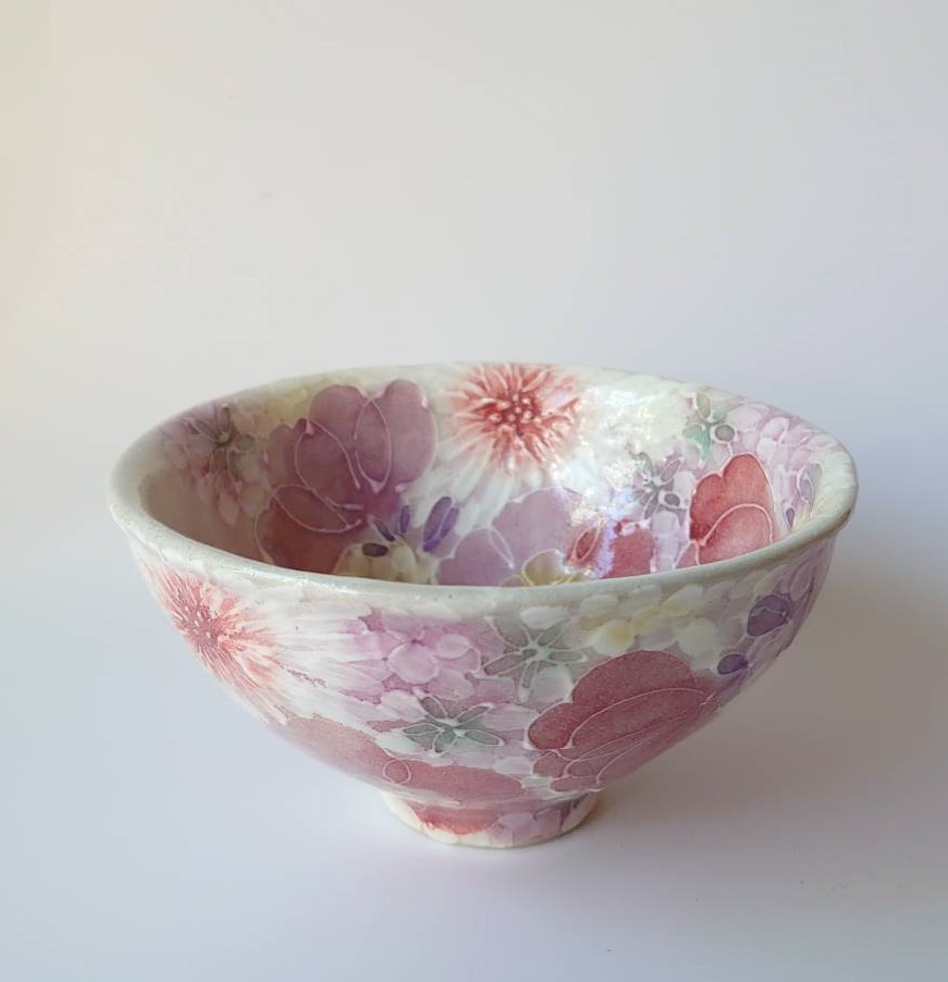 工房ゆずりは　薄紅色絵花お茶碗44010女性に大人気の綺麗な絵柄のお茶碗　贈り物におすすめ