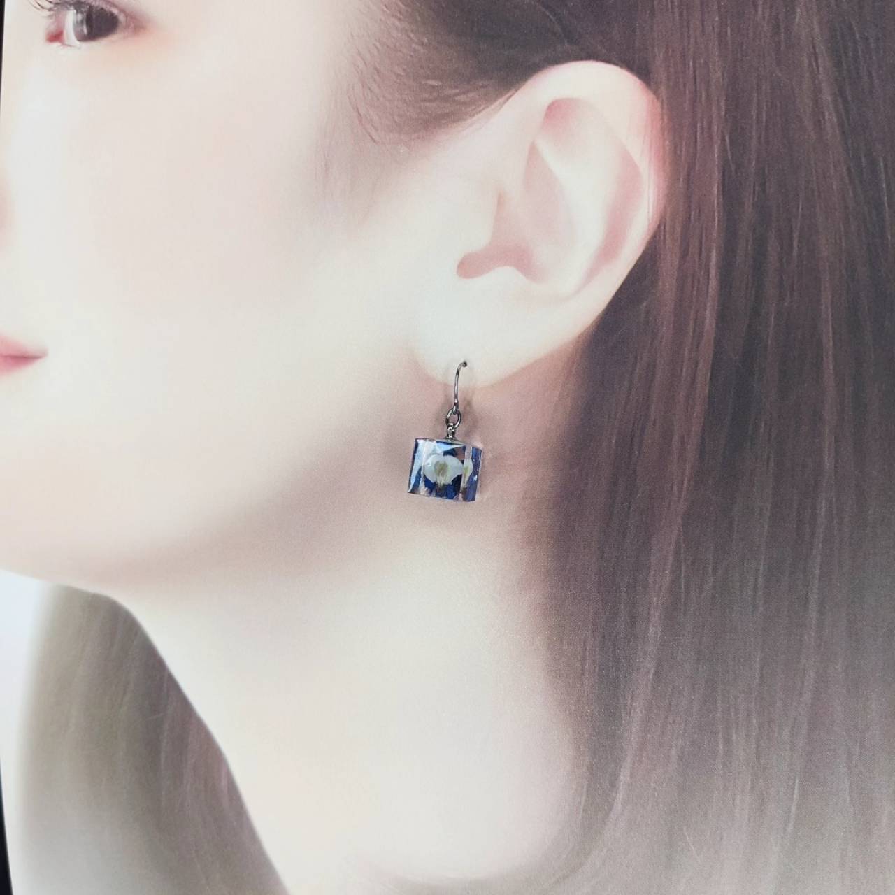 海をイメージした幻想的なレジンピアスが登場！