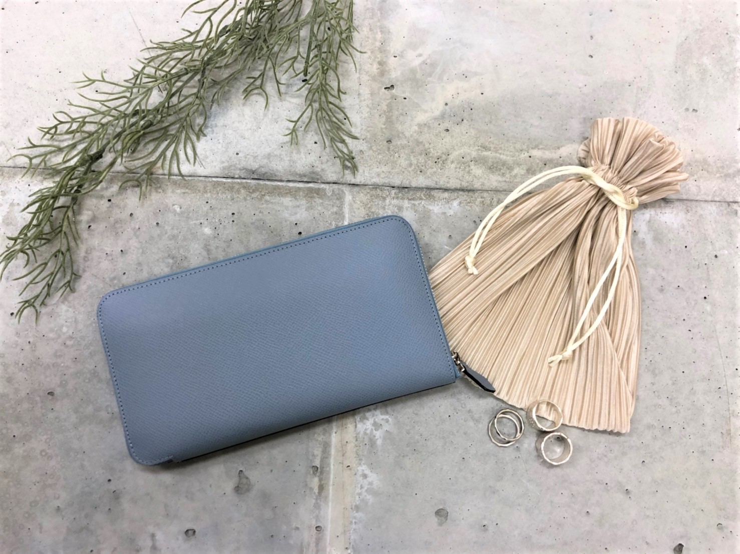 ♡バレンタインにオススメ♡最高級本革使用し洗練されたシンプルなデザイン財布