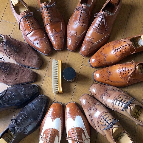 Brogues, not oxfords.