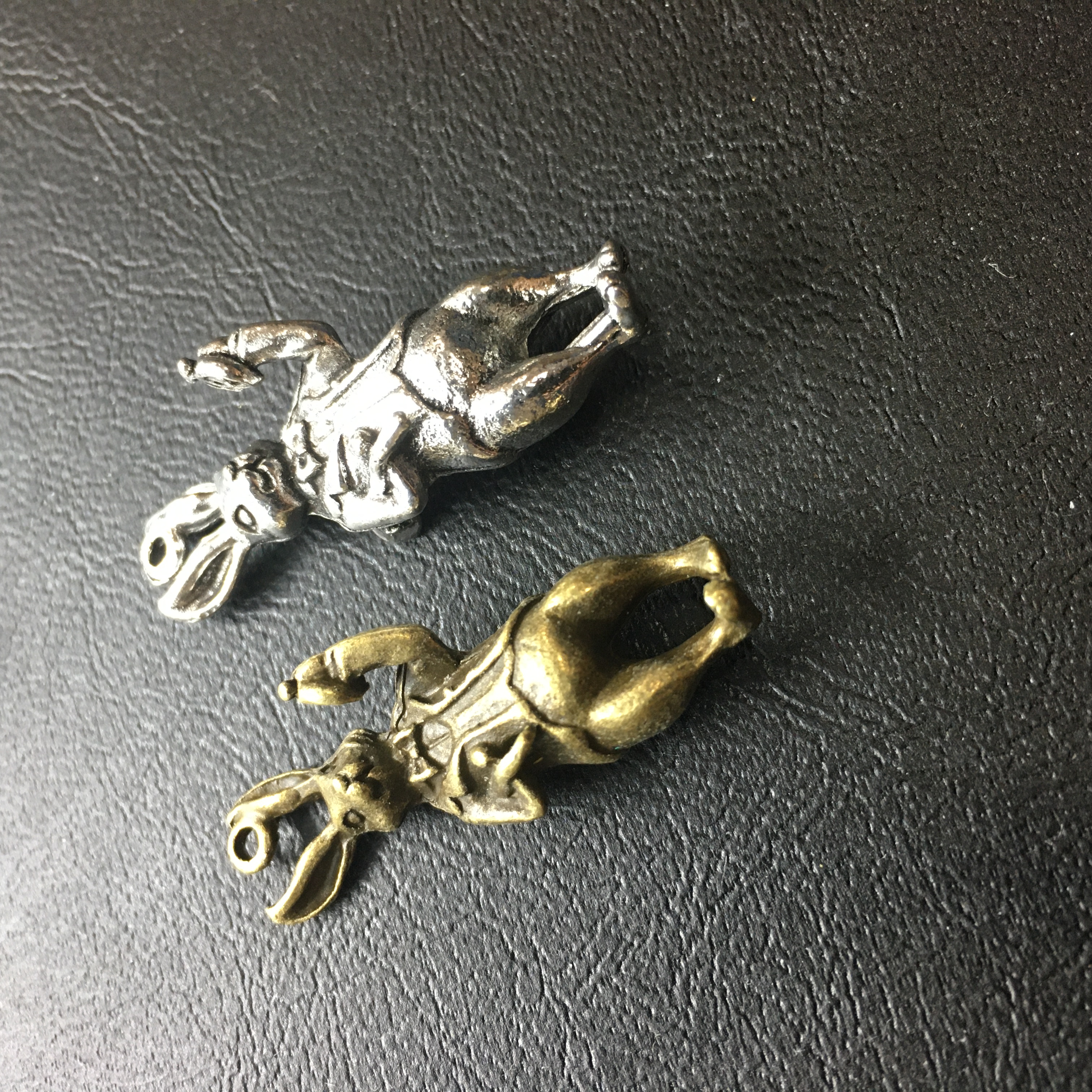 おとぎ話のウサギチャーム販売開始しました！