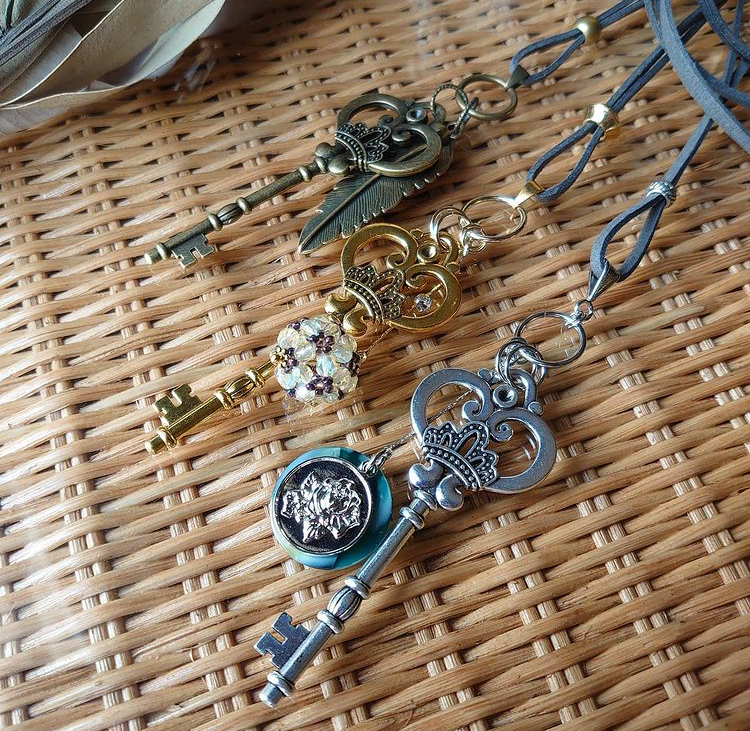 お客様作品のご紹介です！鍵チャームネックレス