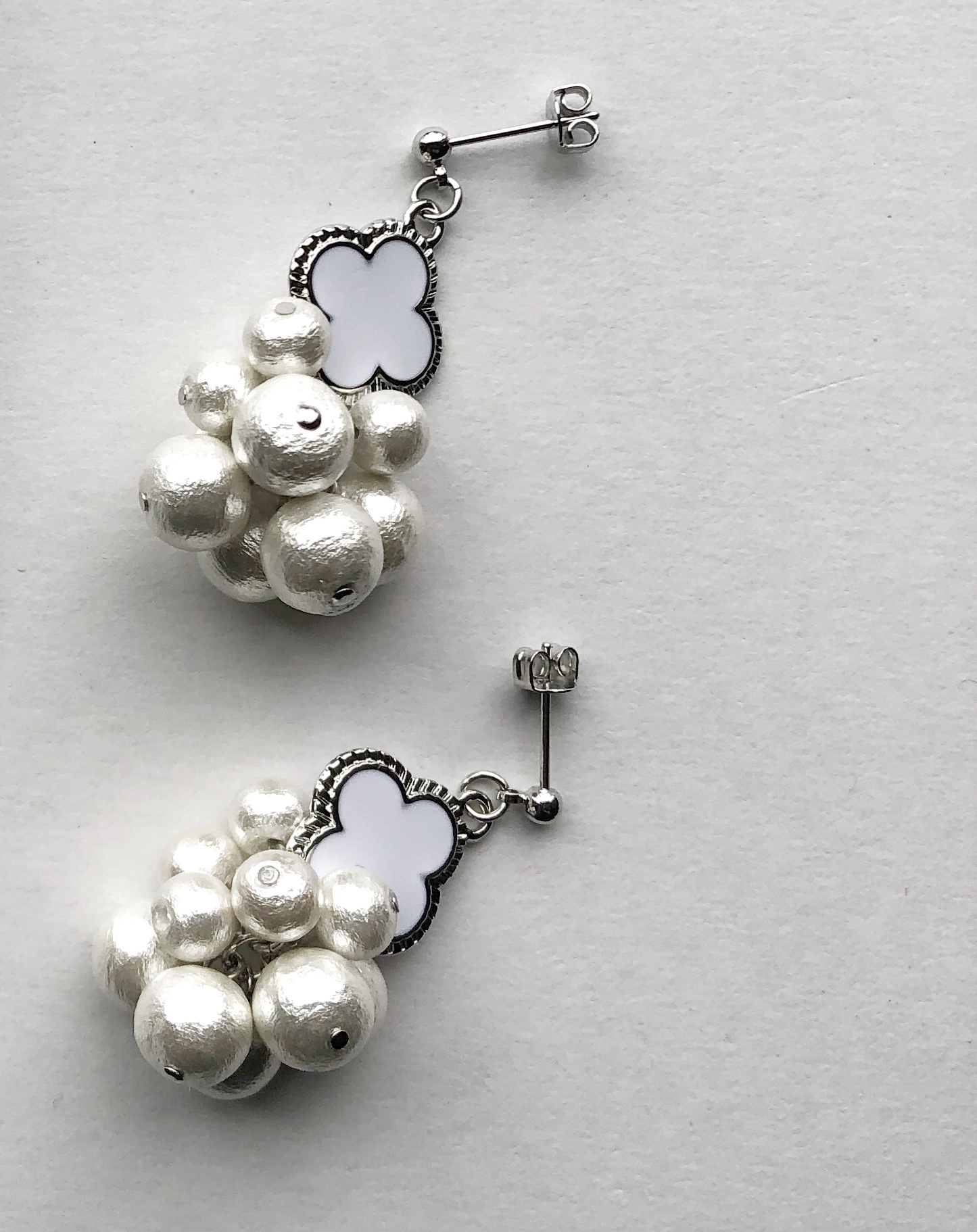4花弁とコットンパールピアス／イヤリング