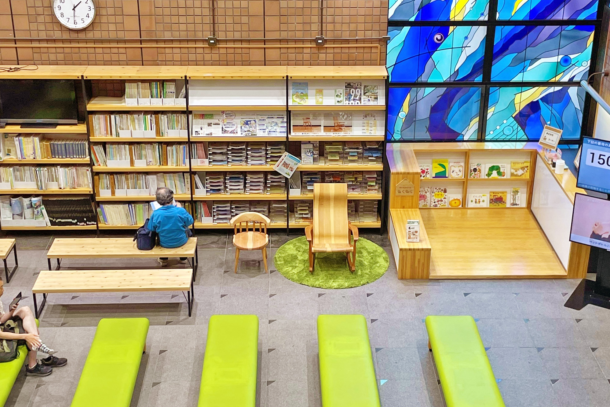 神奈川県・高津区役所にてコシイス・ロッキングチェア展示中