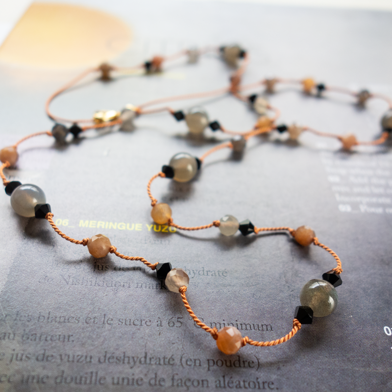 「見た目も涼しくて汗にも強い」夏に付けたい*最旬のネックレス/シルク100%素材のコードを使用