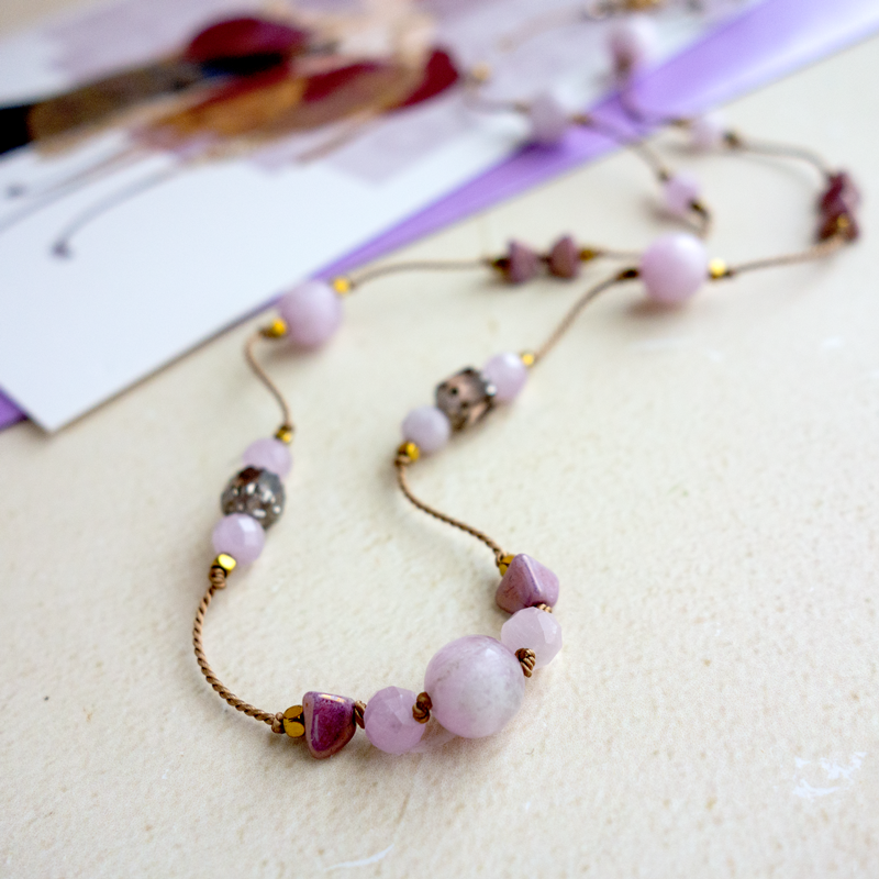 優しいライラックカラー ― 9月の誕生石 *クンツァイト*という宝石