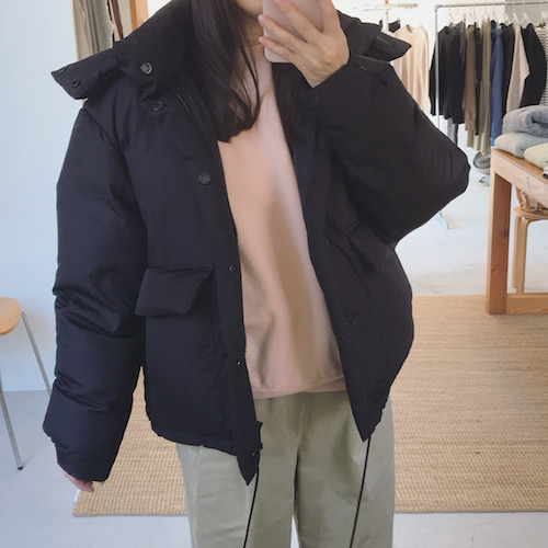 AURALEEのダウン