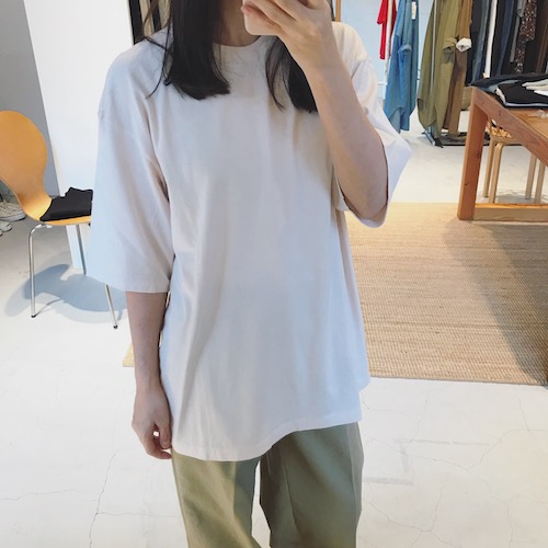 AURALEEの定番Tシャツ・シームレスクルーネックTEE 