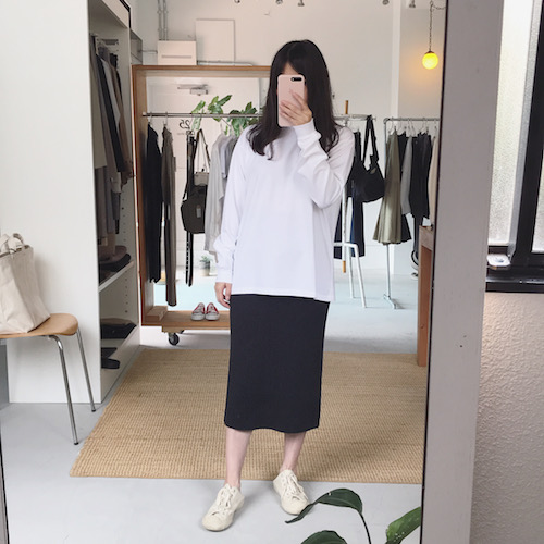 AURALE ニットスカートとラスタープレーティングTEEつづき