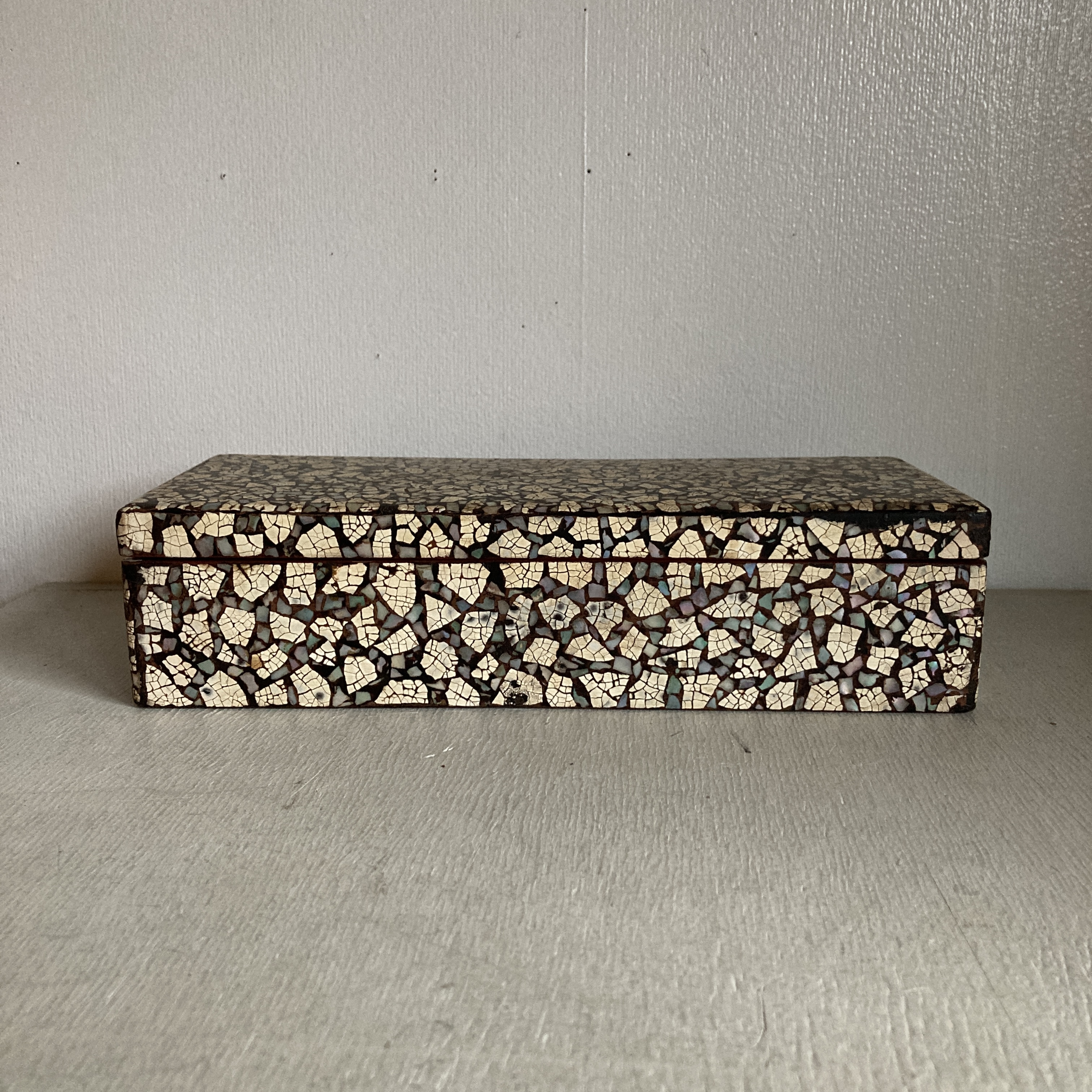 ● 卵殻・螺鈿蒔絵 長方箱 ／ 花筏（はないかだ）が入荷しました