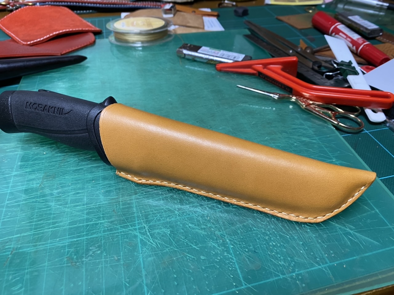 モーラナイフの革製シース（ナイフケース）オーダーメイドで作りました