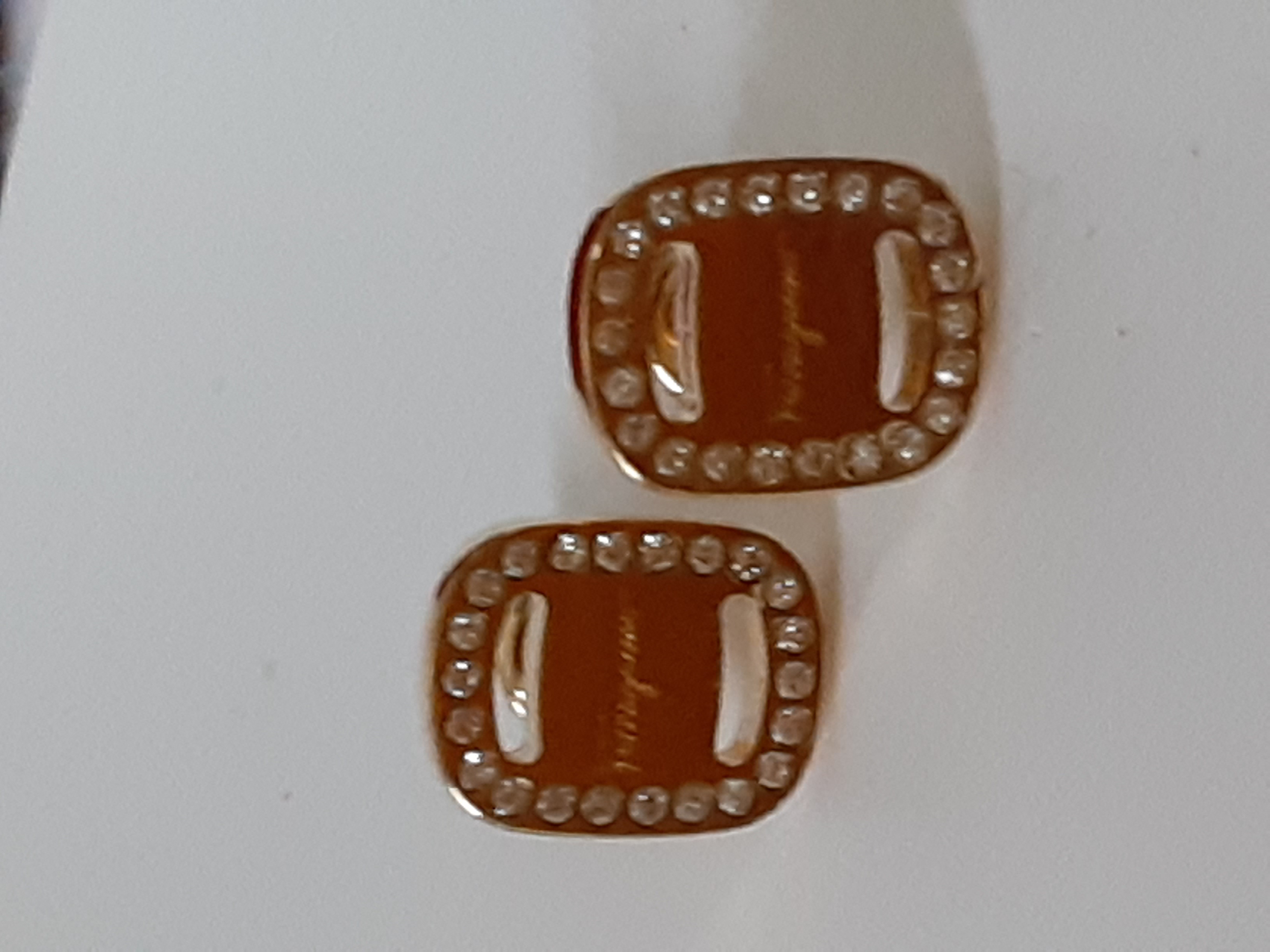 美しいピアス フェラガモ・ゴールド入荷