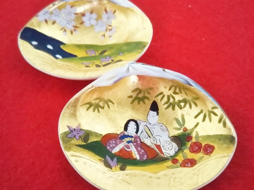 お雛様の貝合わせを飾ってみました