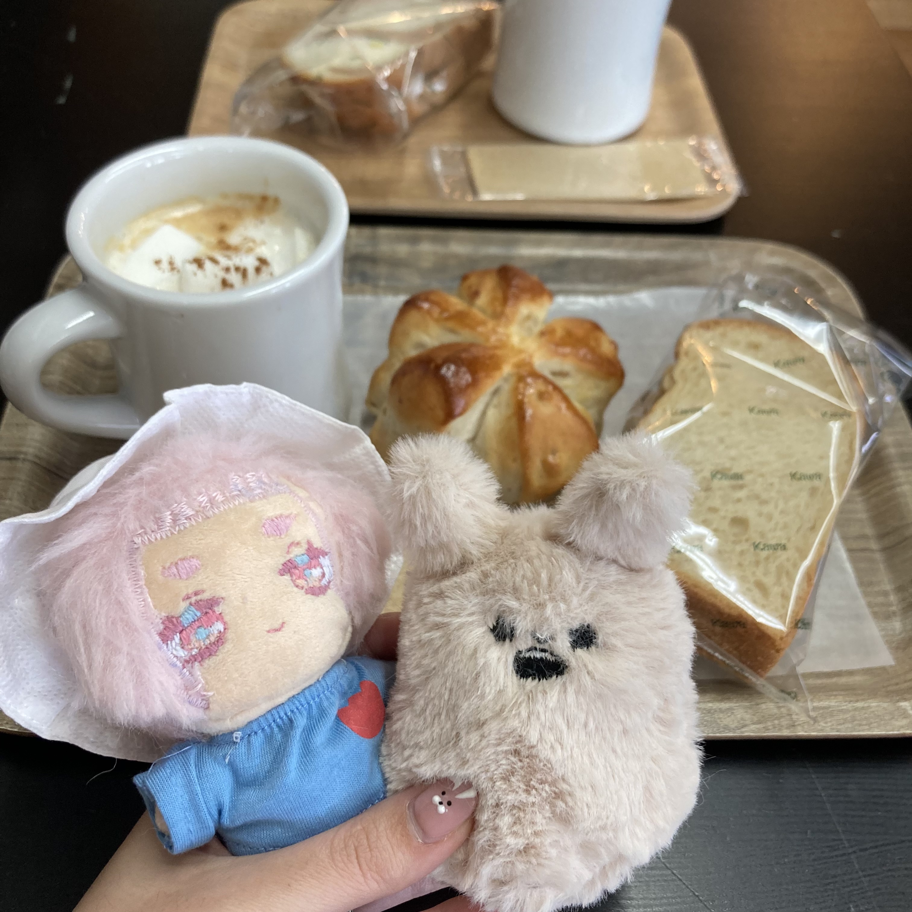 ピンク髪の女の子とアルパカを制作しました