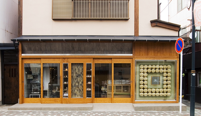 笹屋は鎌倉由比ガ浜通りに100年以上続く米店です