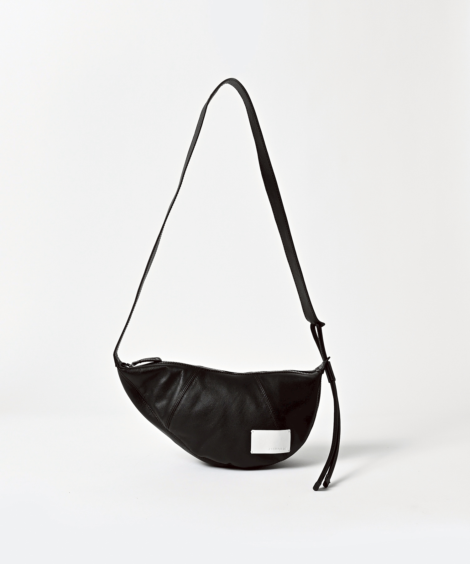 「財布」とぉ、「スマホ」とぉ、、、。