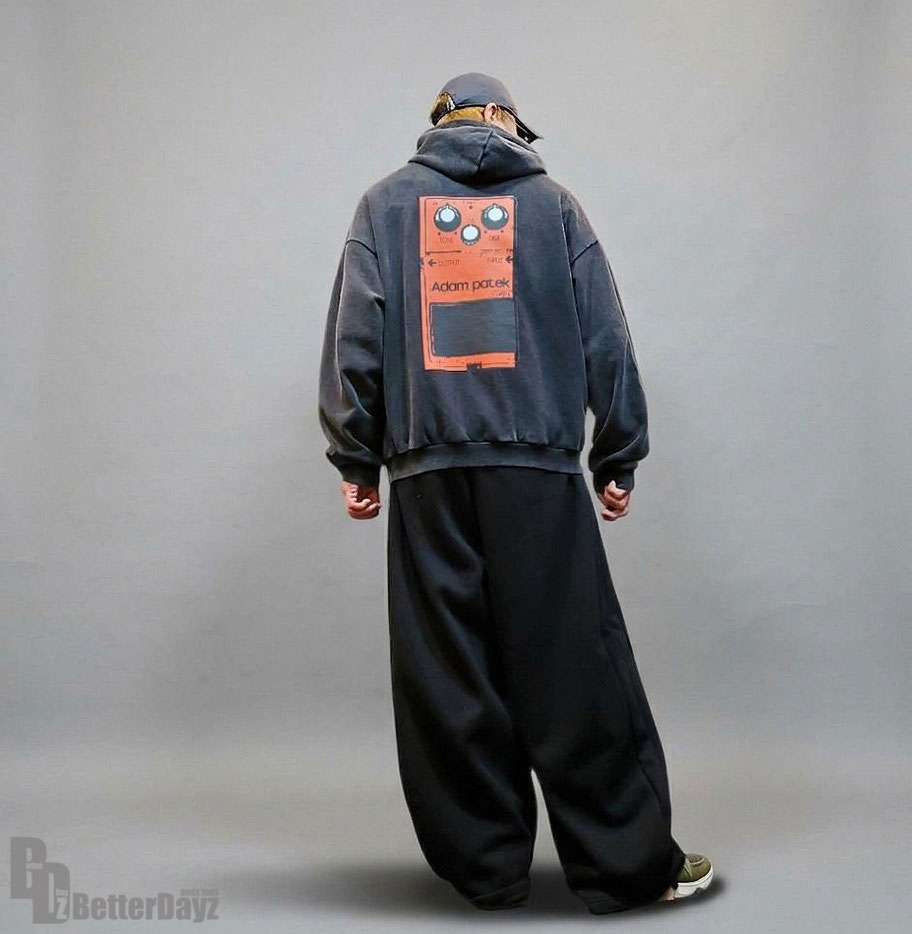 背中で語る、大人の「歪み（ディストーション）」