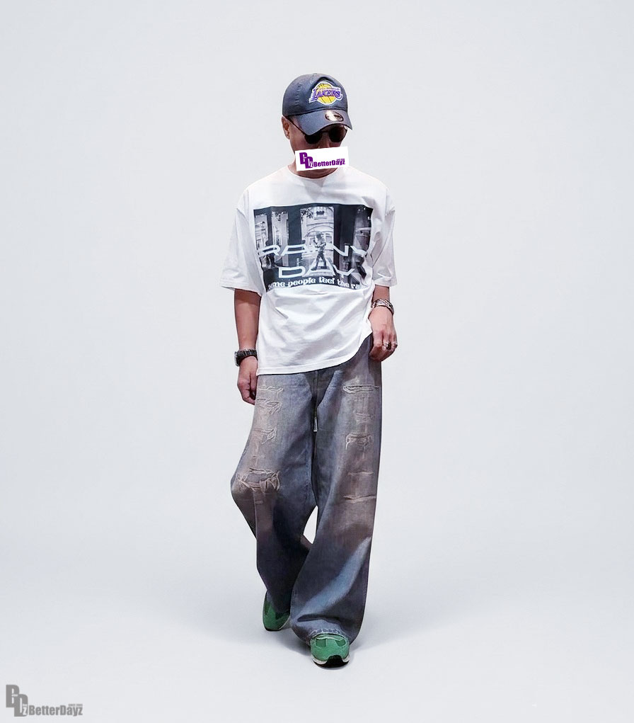 1枚で主役を張る。グラフィックTee×転写デニムの夏のワンツーコーデ。