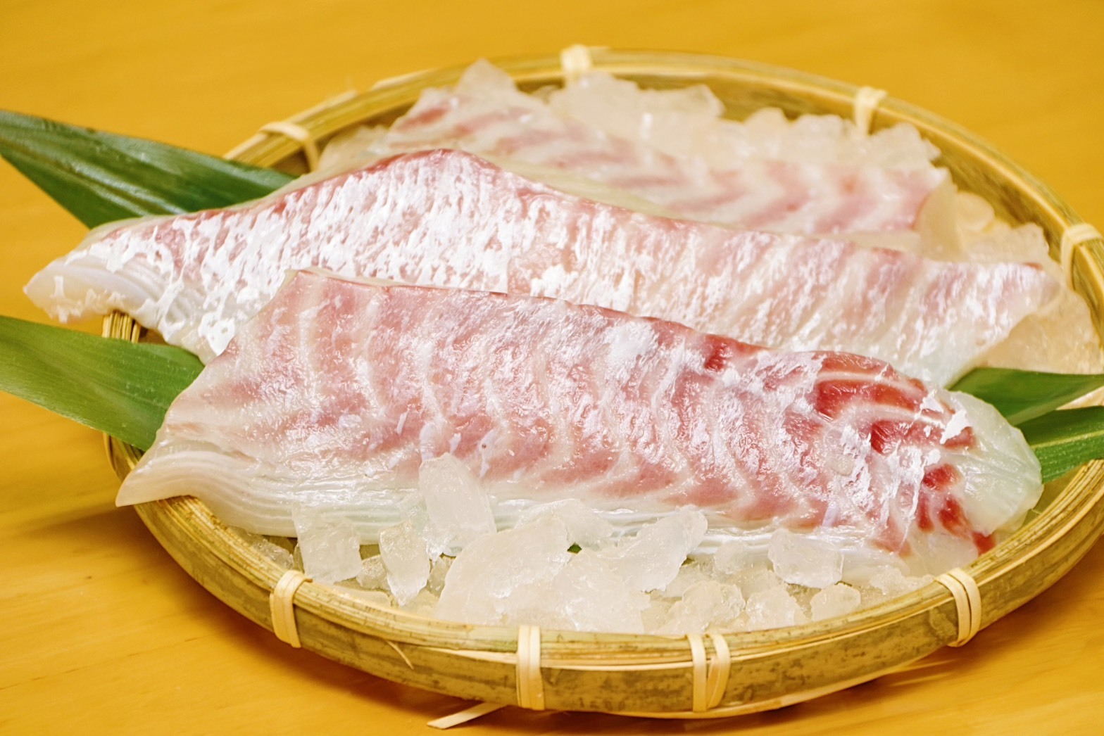 刺身にも料理にも真鯛のサク！