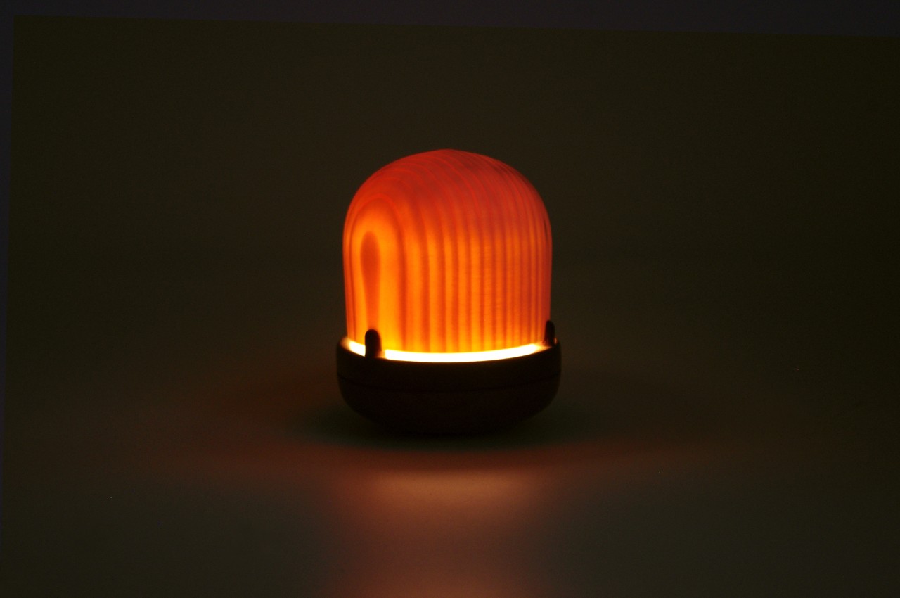 揺らして点灯、15分後に自動消灯💡