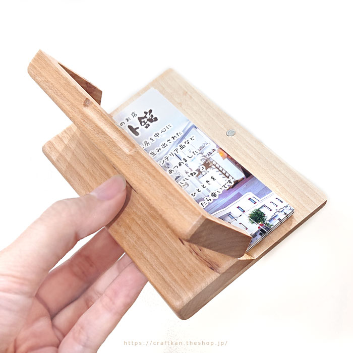 パカっと開いて取り出しやすい、父の日にもオススメな名刺ケース♪