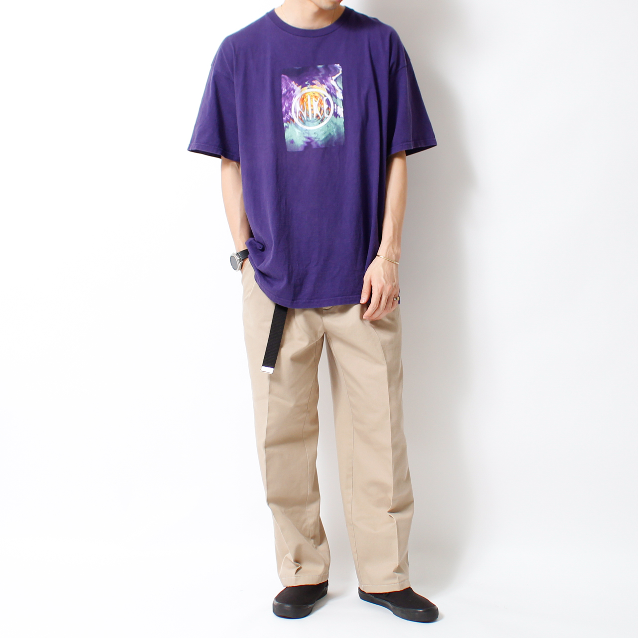 ブランドＴシャツ × チノパン